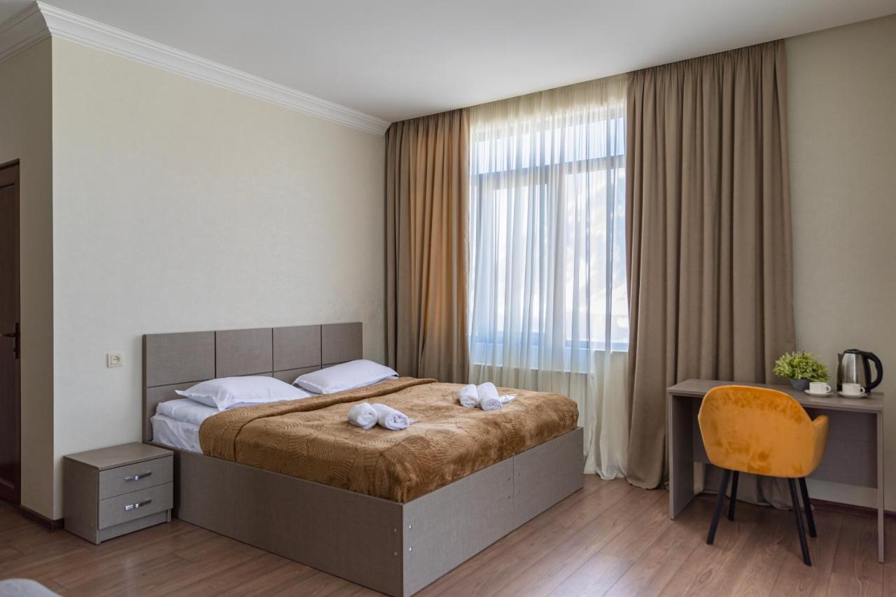 Cliff House Hotell Kazbegi Exteriör bild